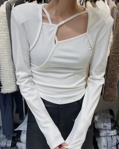 Le T-shirt à manches longues pour femme est conçu avec un sentiment d'ingénierie et une couche de base moulante et découpée