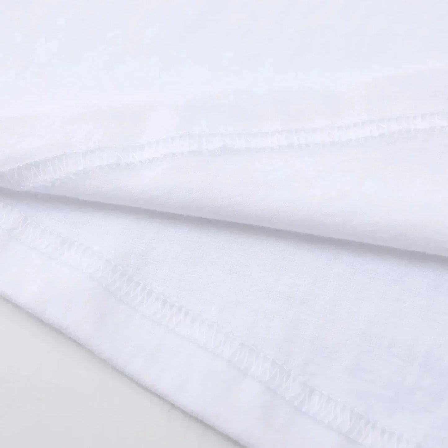 T-shirt à la mode pour femmes avec impression d'enregistrement musical et design de texte "TURN IT UP" adapté aux fêtesFabriqué en pur coton