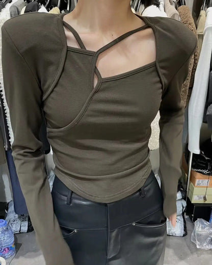 Le T-shirt à manches longues pour femme est conçu avec un sentiment d'ingénierie et une couche de base moulante et découpée