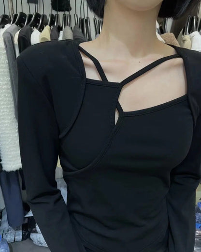 Le T-shirt à manches longues pour femme est conçu avec un sentiment d'ingénierie et une couche de base moulante et découpée