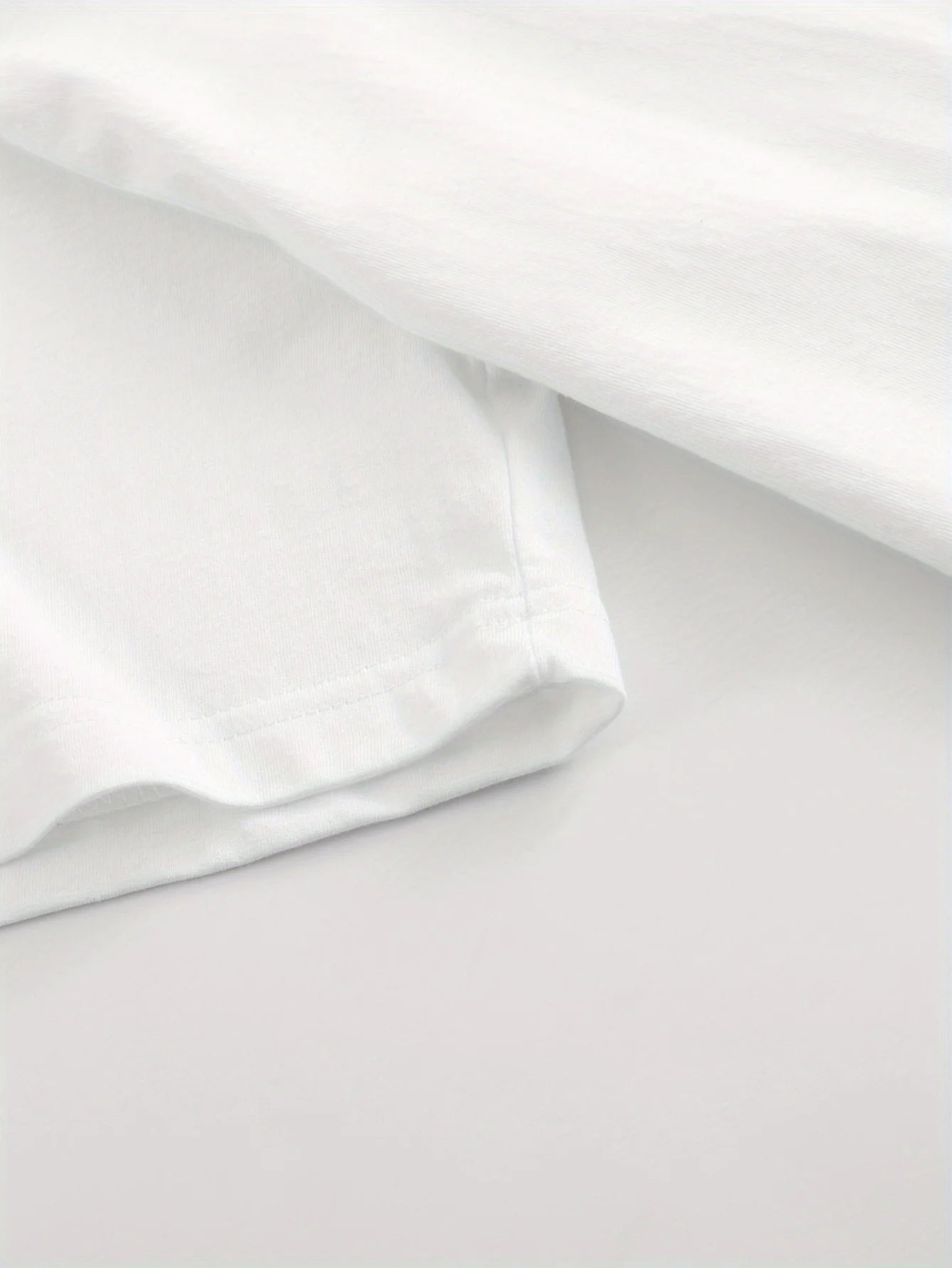 Le Design de T-shirt pour femmes est Simple et exquis, doux et confortable et polyvalent, t-shirts graphiques de personnalité à la mode, haut Y2K