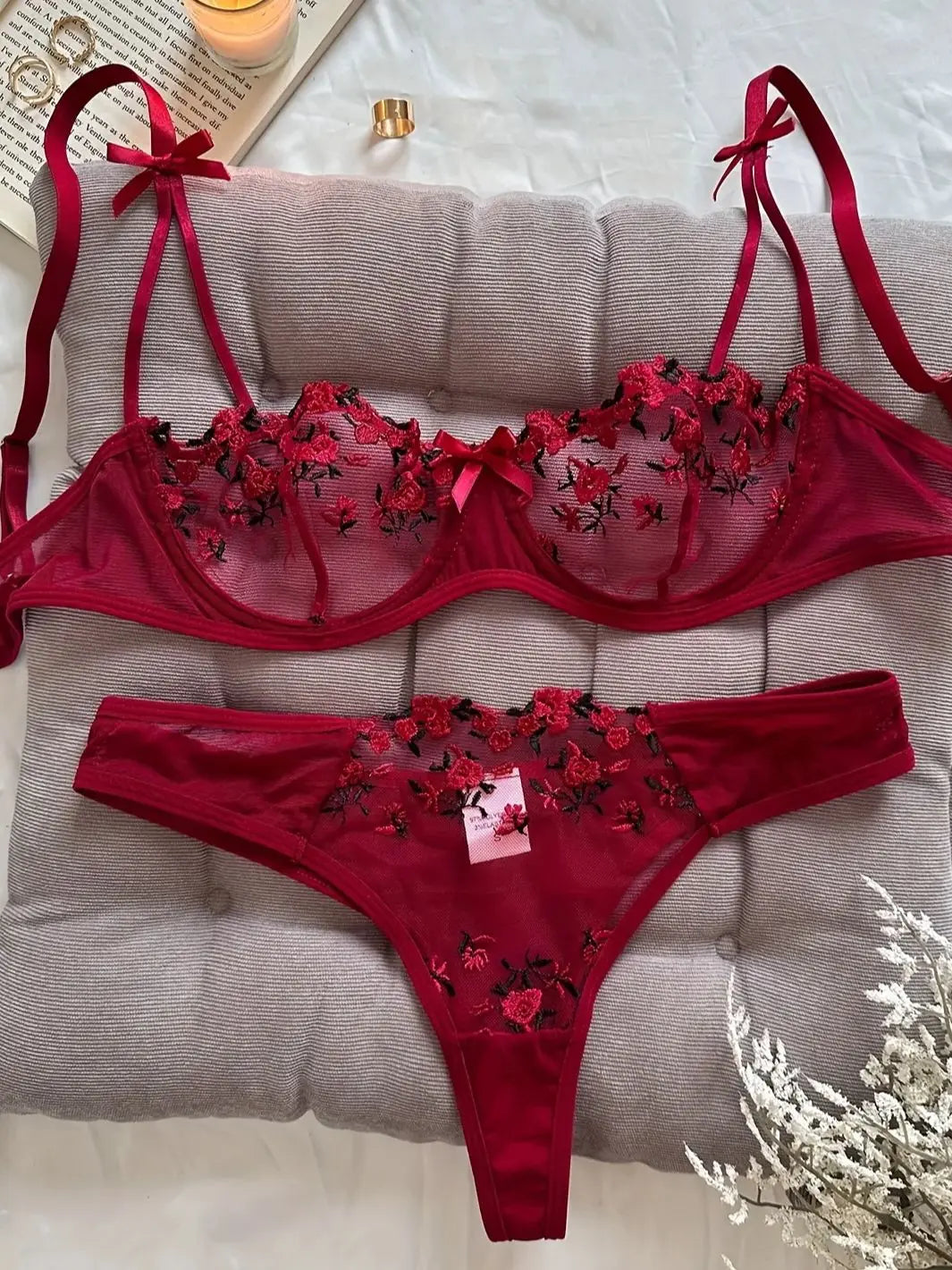 Nuit belle femmes Sexy 2 pièces broderie florale sous-vêtements Sexy lingerie érotique ensemble de sous-vêtements