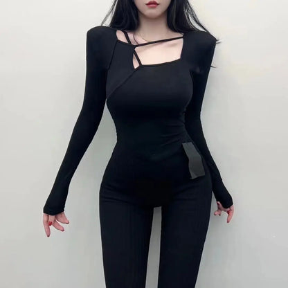 Le T-shirt à manches longues pour femme est conçu avec un sentiment d'ingénierie et une couche de base moulante et découpée